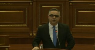 Besnik Tahiri: Albin Kurti po i bën favor Aleksandër Vuçiqit