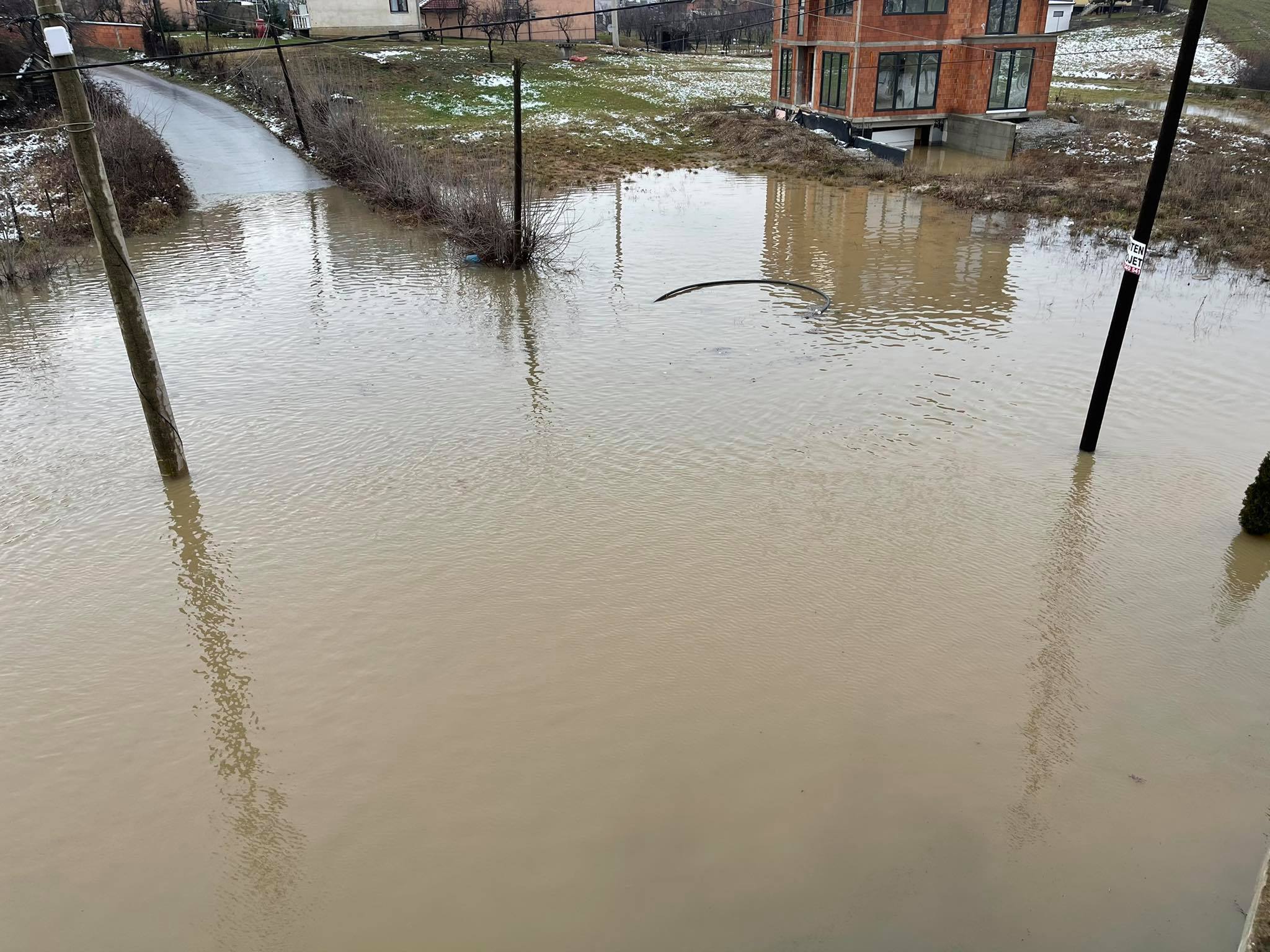 Ekipet e Drejtorisë së Shërbimeve Publike dhe Emergjencës në përgjigjje të kërkesave të qytetarëve dhe ndërhyrjeve emergjente