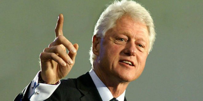 Ish-kryetari amerikan Bill Clinton e përfundoi vizitën e tij dyditore në Kosovë, në shënimin e 20-vjetorit të çlirimit