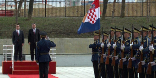 Ministri i Mbrojtjes së Kroacisë, Josip Buleviq u prit me ceremoni ushtarake në Ministrinë e FSK-së