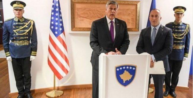 Veseli, Haradinaj dhe ambasadori i SHBA-ve, Philip Kosnett pritet të takohen sot për të diskutuar për taksën 100%