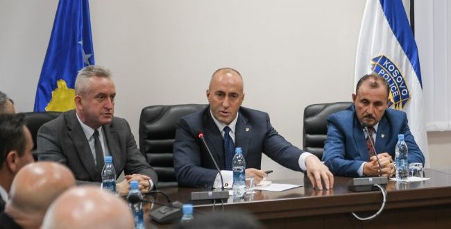 Kryeministri Haradinaj ka vizituar Drejtorinë e Përgjithshme të Policisë, pas vrasjes së policit Izet Demaj