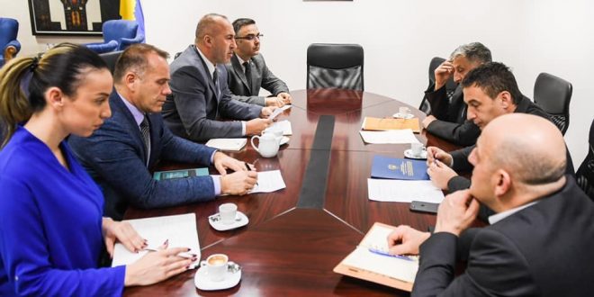 Kryeministri Haradinaj kërkon që të ndërpritet greva në arsim duke prezantur ofertën e Qeverisë për mësimdhënësit