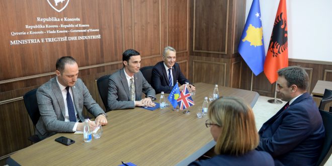 Ministri Shala priti në takim ambasadorin O’Connell, flasin për përkrahjen ekonomike të Kosovës
