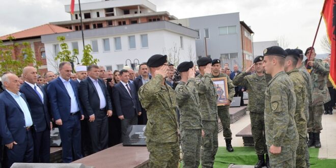 Nën kujdesin e kryetarit të Malishevës, Ekrem Kastrati, sot në varrezat e dëshmorëve, është bërë rivarrimi i dëshmorit, Brahim Islam Morina,