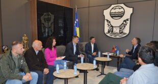 Kryetari i Komunës së Malishevës, Ekrem Kastrati, e ka pritur sot në takim, presidentin e Komitetit Olimpik të Kosovës (KOK), Ismet Krasniqi