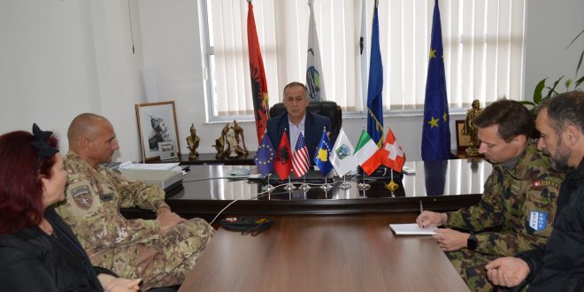 Kryetari, Begaj, priti në takim komandantin e kontingjentit italian të KFOR-it, kolonelin Daniele Pisani