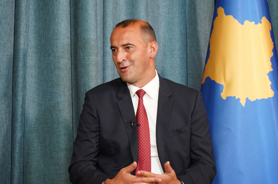 Daut Haradinaj reagon për largimin e punëtorëve të sigurimit në QKUK   Populli po e sheh mashtruesin më të madh në historinë e Kosovës 