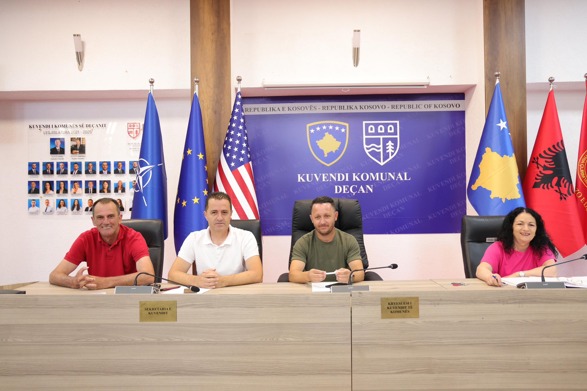 Mbahet mbledhja e Komitetit për Komunitete në Deçan