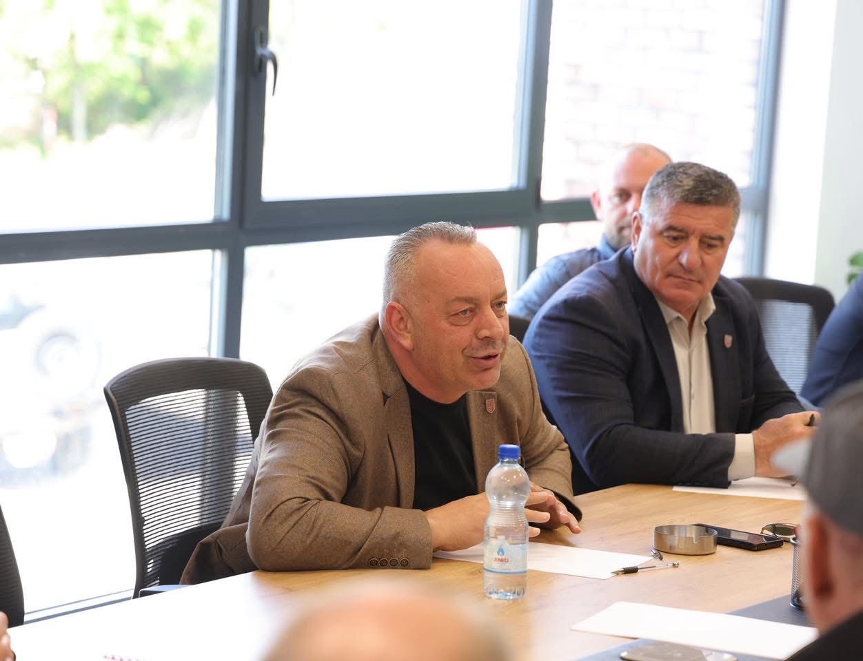 U mbajt takimi i parë organizativ për Festivalin Gjithkombëtar  Eshkë e Ndezur mbi Shkëlzen 