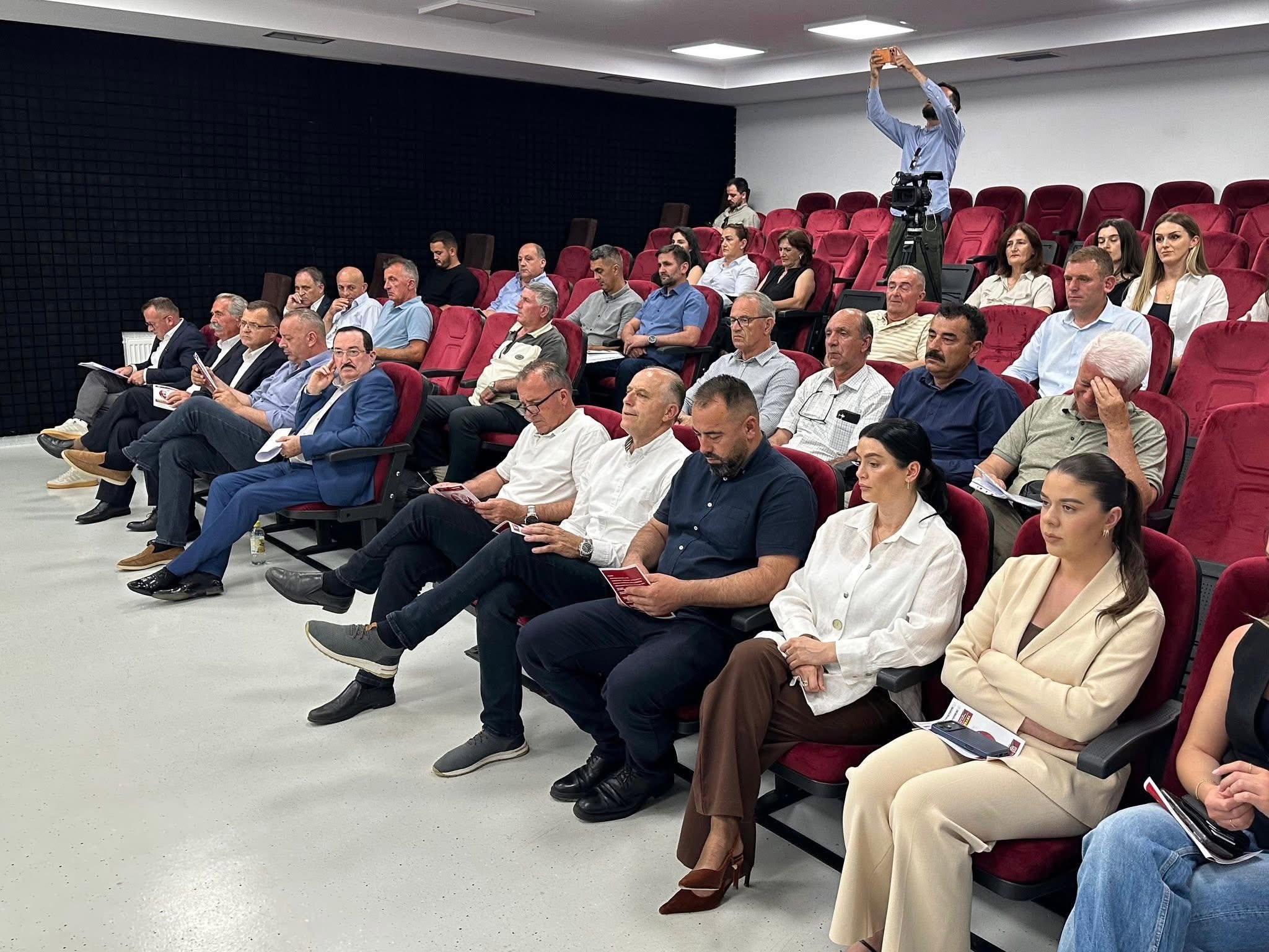 U mbajt tryeza shkencore me temën   Ruajtja  kultivimi dhe promovimi i folklorit burimor në ditët e sotme përmes festivaleve folklorike 