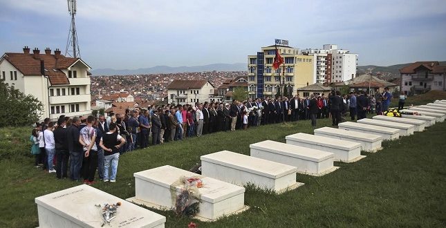 Përkujtohen dëshmoret dhe martirët e Prishtinës