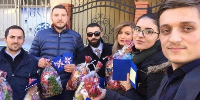 Dega e Tretë e FRLDK-së, “Dega e Presidentit Rugova”, Prishtinë, ka shpërndarë dhjetë dhurata për dhjetë fëmijët banor të “Shtëpia e Fëmijëve