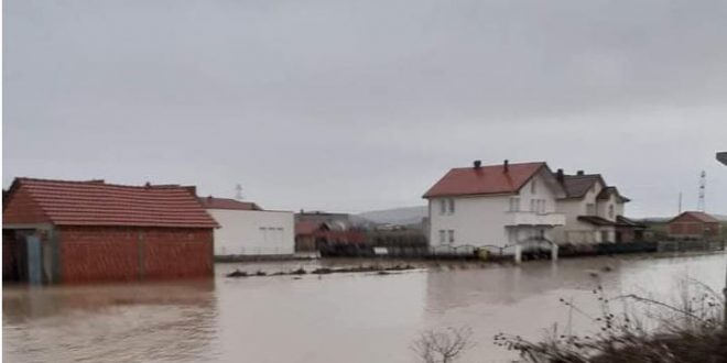 Pas reshjeve të fundit të shiut shumë shtëpi në disa fshatra të komunës se Drenasit përfshihen nga uji