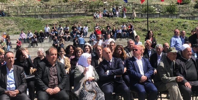 Në Drenoc të Rahovecit është shënuar 24-vjetori i daljes në skenë i Ushtrisë Çlirimtare të Kosovës në Zonën Operative të Pashtrikut.