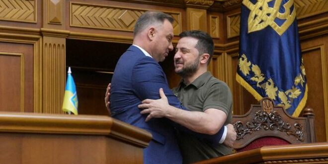 Kryetari polak, Andrzej Duda, ka arritur të dielën në Kiev dhe i bëri thirrje Ukrainës të mos dorëzohet