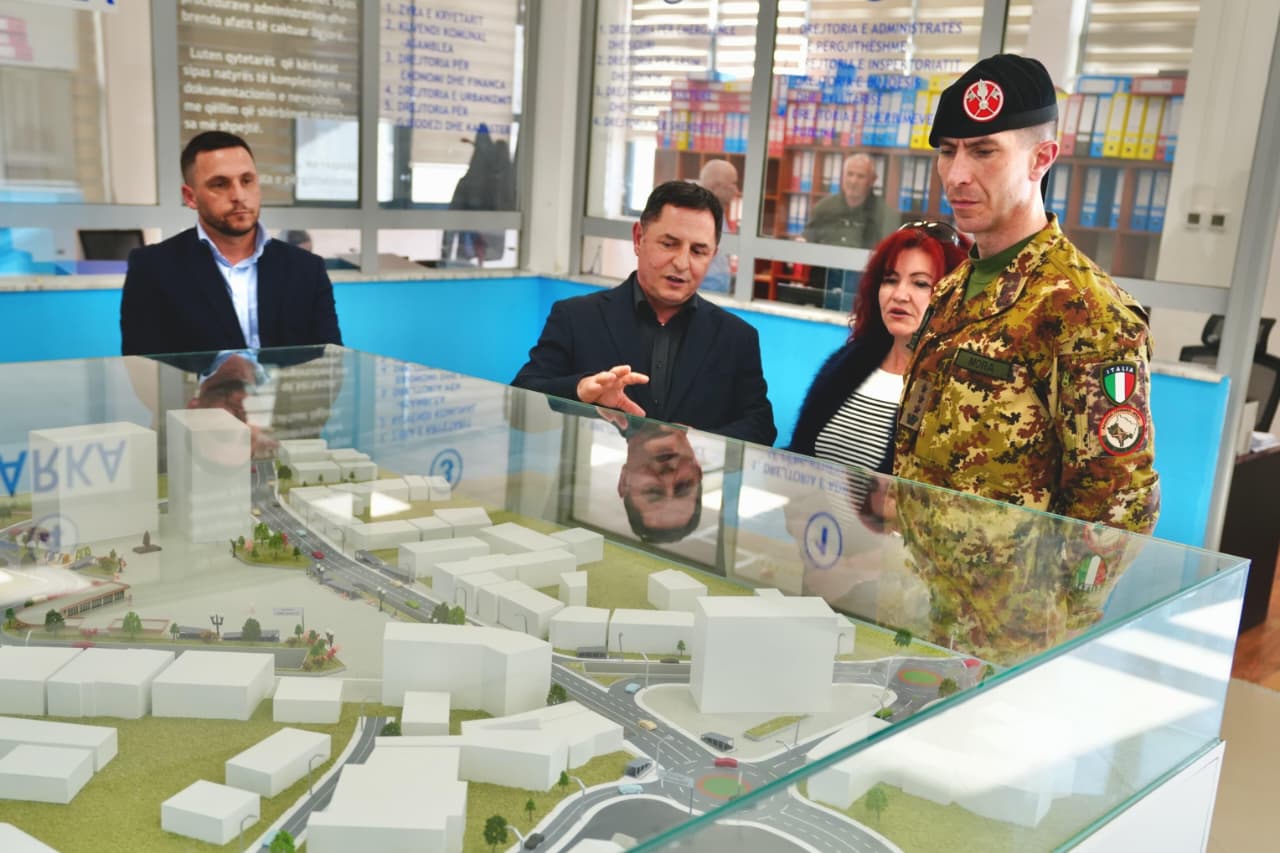 Kryetari Kastrati priti komandantin e Komandës Rajonale Perëndim  Kolonelin Mora