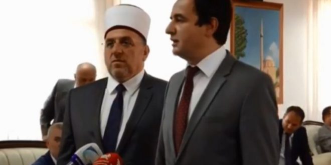 Kryetari i Vetëvendosjes, Albin Kurti viziton Bashkësinë Islame të Kosovës, uron besimtarët për Kurban Bajramin