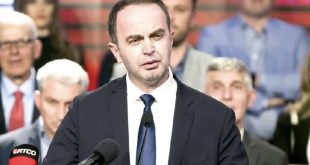 Kryetari i komunës së Tuzit, Nik Gjeloshaj jep dorëheqje nga pozita e deputetit në Kuvendin e Malit të Zi
