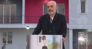 Edi Rama, në Kavajë, dorëzoi çelësat e 153 banesave në pallate të reja për familjet e prekura nga tërmeti i 26 Nëntorit 2019