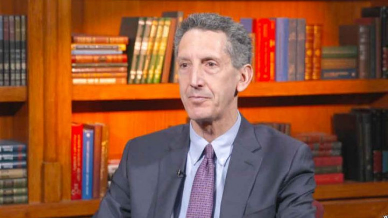 Edward Joseph kritikon ashpër Albin Kurtin