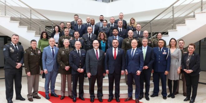 Ministri, Maqedonci dhe Komandanti i FSK-së, Bashkim Jashari, pritën një delegacion nga Departamenti Amerikan i Mbrojtjes