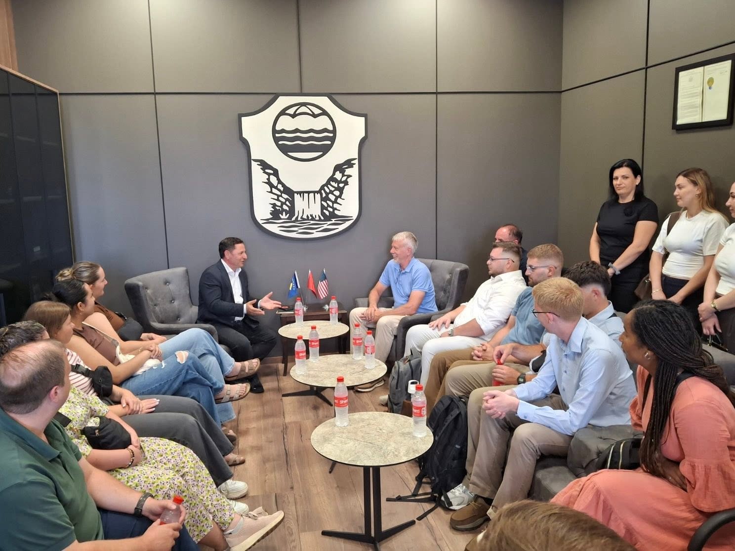 Kryetari Kastrati ka pritur një grup studentësh nga SHBA të  së bashku me drejtuesit e tyre