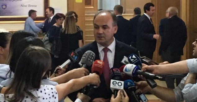 Enver Hoxhaj: I takon sekretarisë dhe Kuvendit që ta interpretojë mbylljen e seancës konstituive të Kuvendit