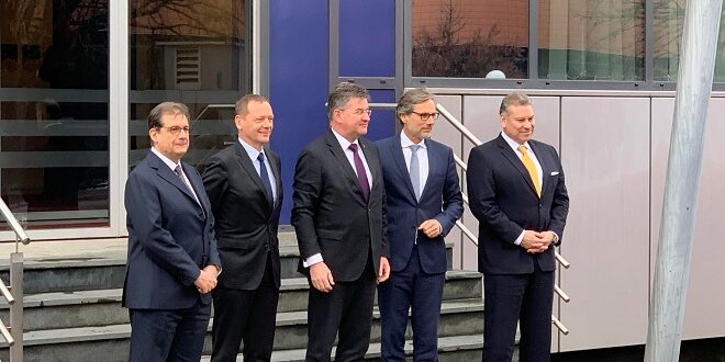 Ka përfunduar takimi dy orësh i kryeministrit, Albin Kurti, me pesë emisarët specialë për dialogun Kosovë-Serbi