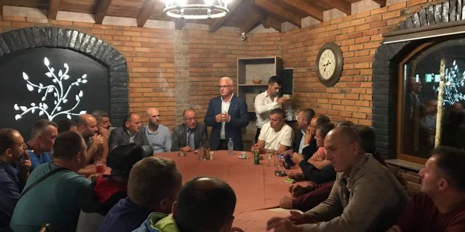 Veteranët e UÇK-së, në Lipjan, mbështesin Kadri Veselin për kryeministër dhe Valon Grabovcin për deputet