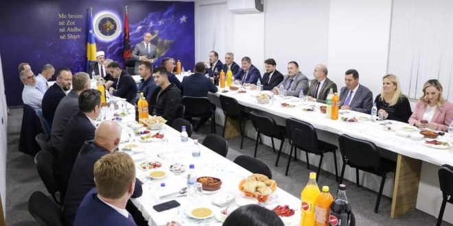 Kryetari i AAK-së, Ramush Haradinaj shtron iftar për përfaqësuesit e Bashkësisë Islame të Kosovës