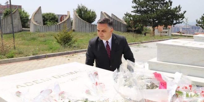 Besnik Tahiri: Baca Adem me zërin kumbues zgjoi kombin kundër robërimit me mendje mprehtësi