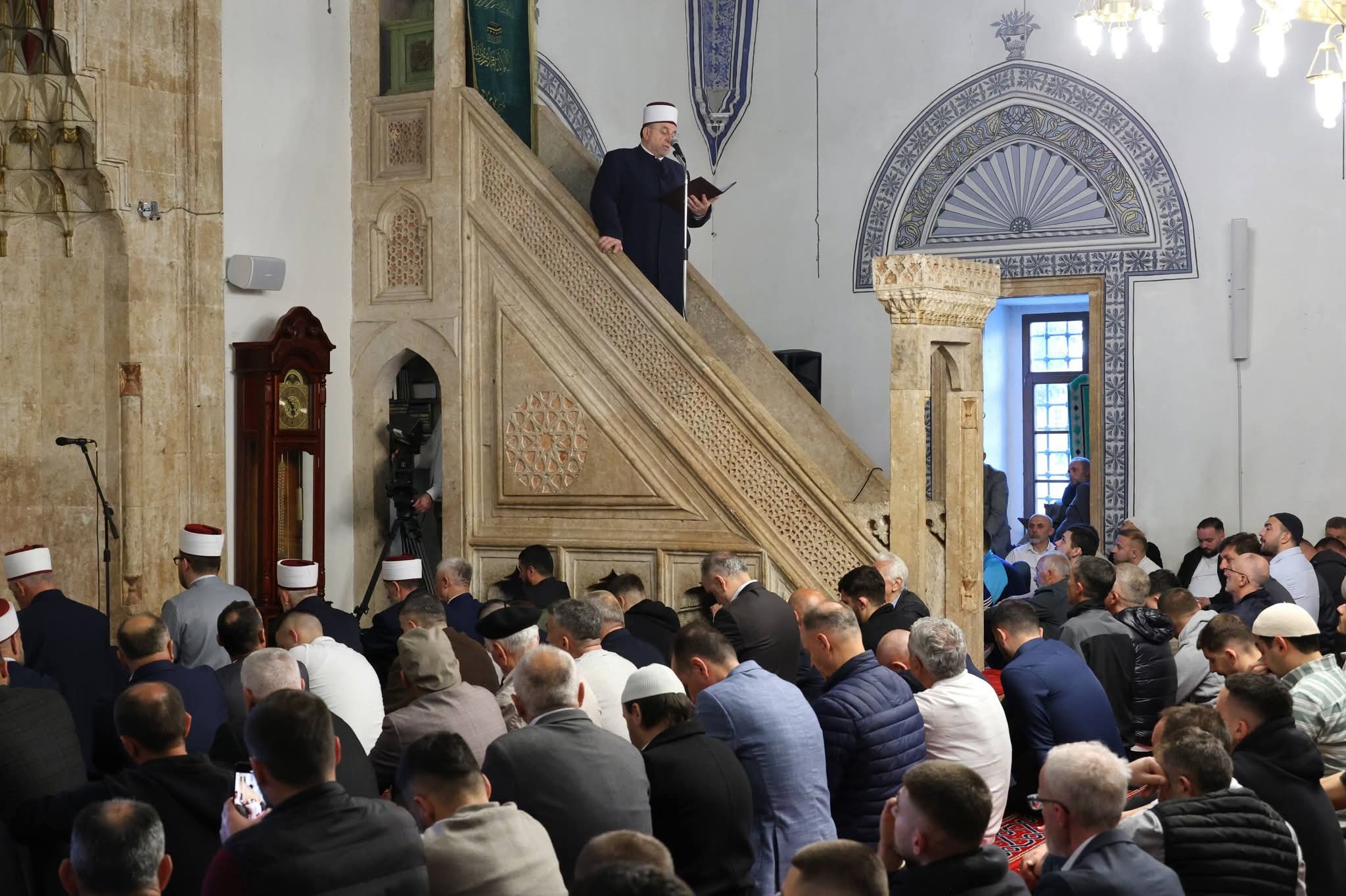 Besimtarët myslimanë festojnë Kurban Bajramin  Tërnava bën thirrje për unitet dhe bashkim