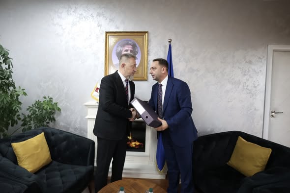 Në Skënderaj u zhvillua ceremonia e pranim dorëzimit të detyrës së kryetarit të Komunës