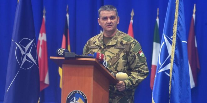 Komandanti i KFOR-it, Ferenc Kajari thotë se në rast të tensioneve, në Veri, do të veprojmë sipas mandatit tonë