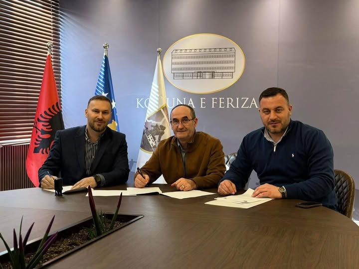 Komuna e Ferizajt dhe N P L   Ambienti  Sh A nënshkruajnë marrëveshje bashkëpunimi