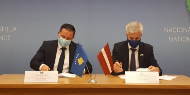 Nënshkruhet Marrëveshja e Bashkëpunimit bilateral ushtarak në mes Kosovës dhe Letonisë