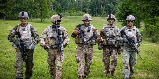 Komandanti i FSK-së viziton ushtrimin e përbashkët të pjesëtarëve të FSK-së me trupat amerikane