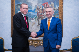 Erdogan, uron Ilir Metën me rastin e marrjes së detyrës se kryetarit të shtetit: Mbështetja e Turqisë për Shqipërinë do të vazhdojë