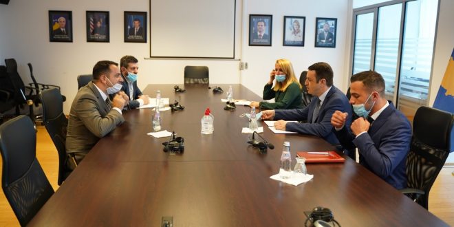 Ministri i Drejtësisë, Selim Selimi takon kryetarin e Odës së Avokatëve të Kosovës, Behar Ejupi