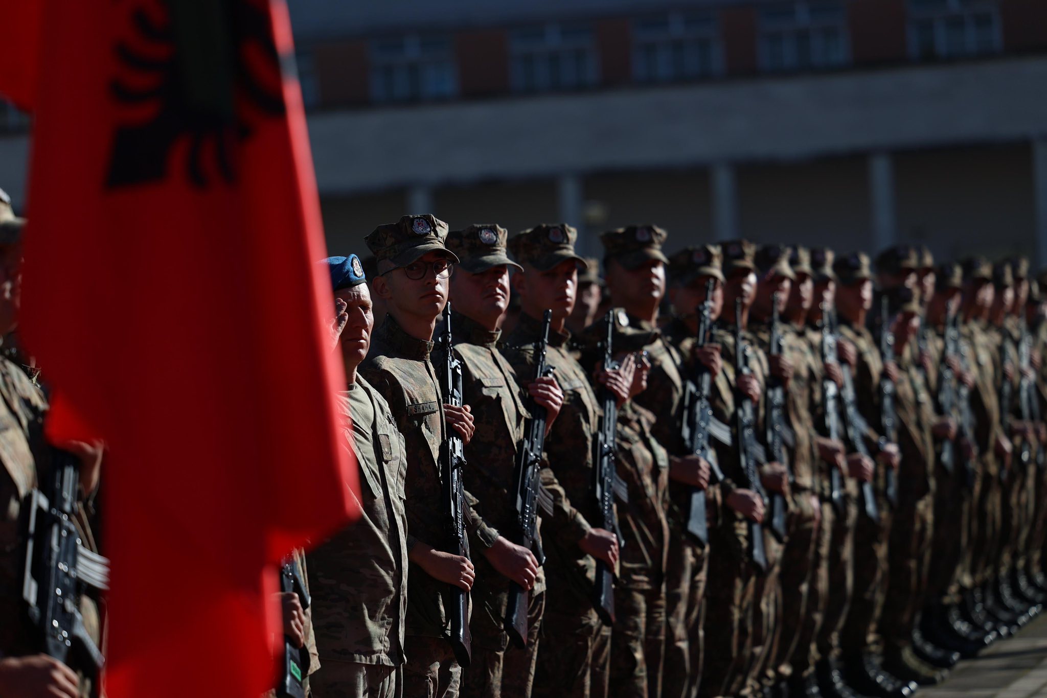 Shqipëria forcon ushtrinë  387 rekrutë  kadetë dhe studentë të rinj betohen për Atdheun