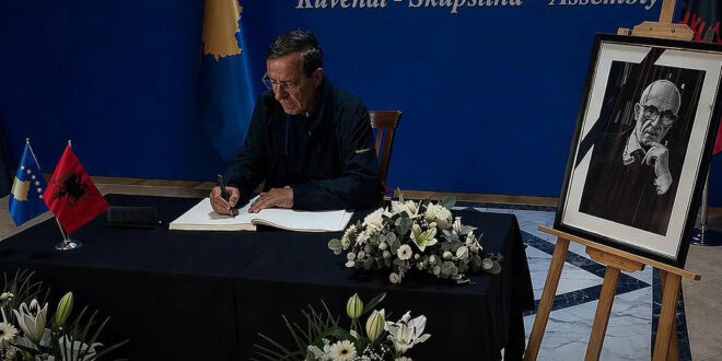 Gazetari Nuhi Bytyçi shkruan në Librin e Zisë në Kuvendin e Kosovës për Akademik Rexhep Qosjen