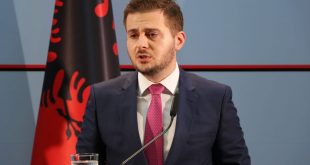 Jep dorëheqje Gent Cakaj nga posti i ministrit në detyrë për Evropën dhe Punët e Jashtme i Shqipërisë