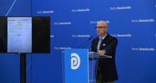 Deputeti i PD-së, Gent Strazimiri me armë zjarri pa leje në mesin e protestuesve