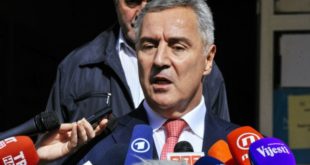 Milo Gjukanoviq: Përkatësia etnike e kryeministrit Abazoviç, është vlera e tij e lartë por ai nuk është ndjekës i rrënjëve shqiptare në Mal të Zi