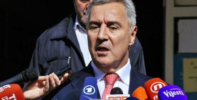 Milo Gjukanoviq: Përkatësia etnike e kryeministrit Abazoviç, është vlera e tij e lartë por ai nuk është ndjekës i rrënjëve shqiptare në Mal të Zi