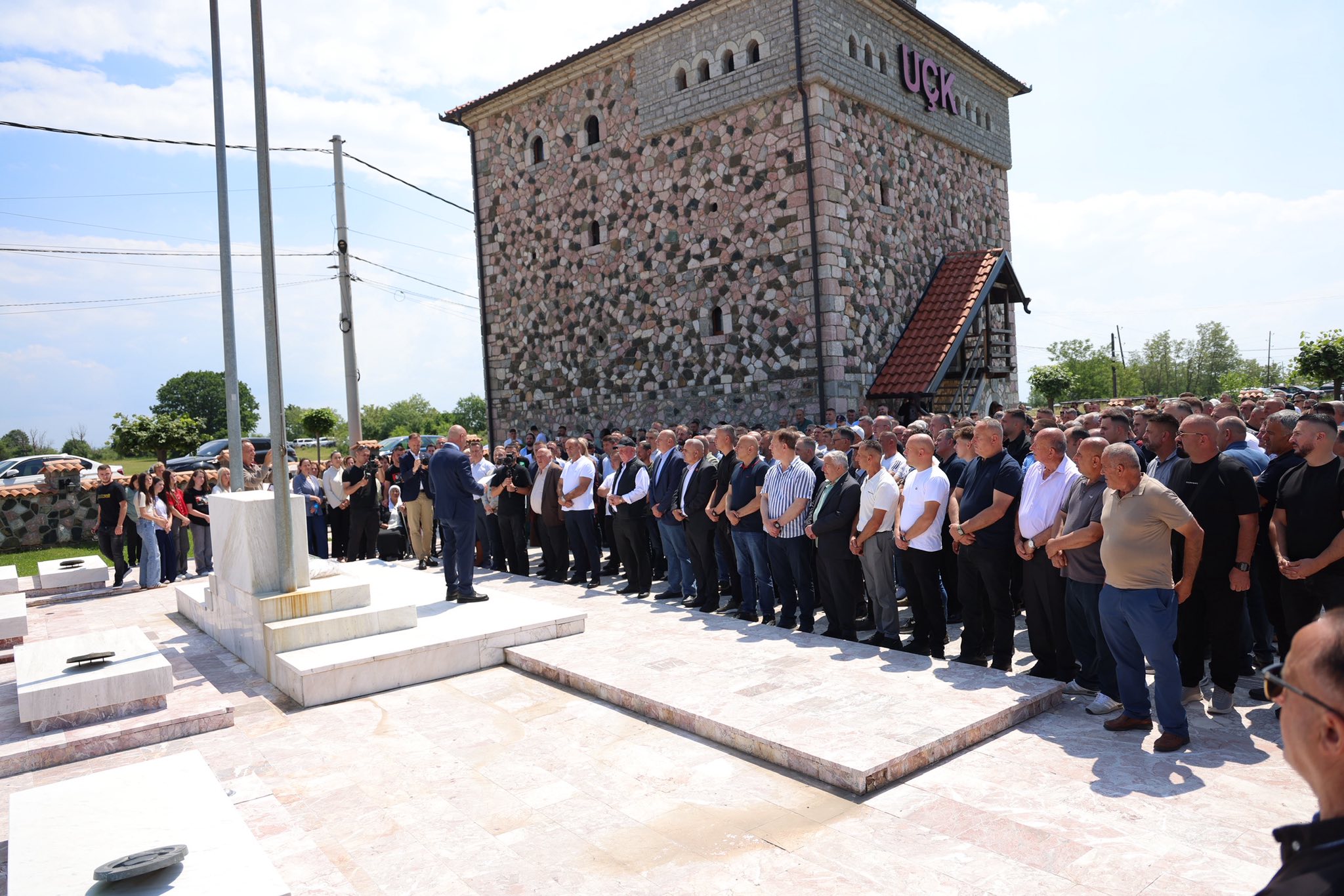 Në Gllogjan  me respekt dhe përulësi  u përkujtuan bijtë më të mirë të Dukagjinit