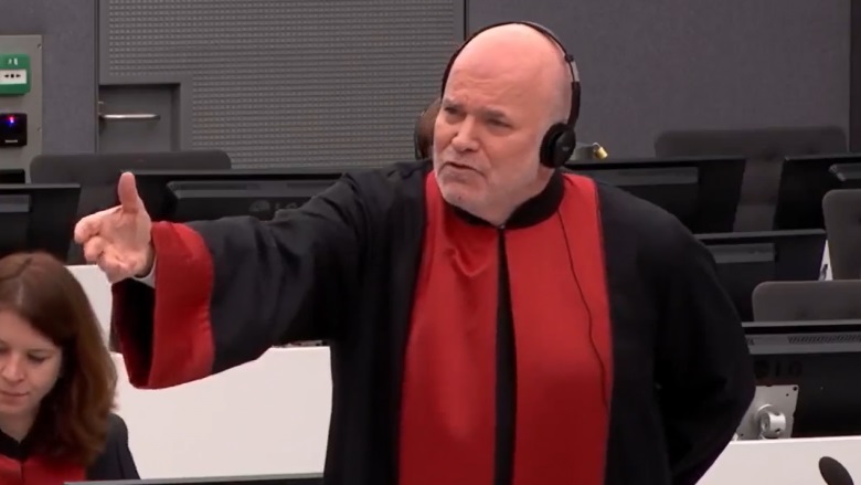 Avokati i Hashim Thaçit, Gregory Keohe, ka akuzuar Zyrën e Prokurorit për  kohën e gjatë që kërkuar lidhur me paraqitjen e çështjes - Radio Kosova e  Lirë