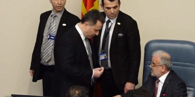 Kuvendi i Maqedonisë e ka miratuar Ligjin për Gjuhët në një atmosferë të tensionuar