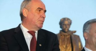 Ish-kryetari shumëvjeçar i Burimit, Haki Rugova, vdiq papritmas  në mëngjesin e sotëm